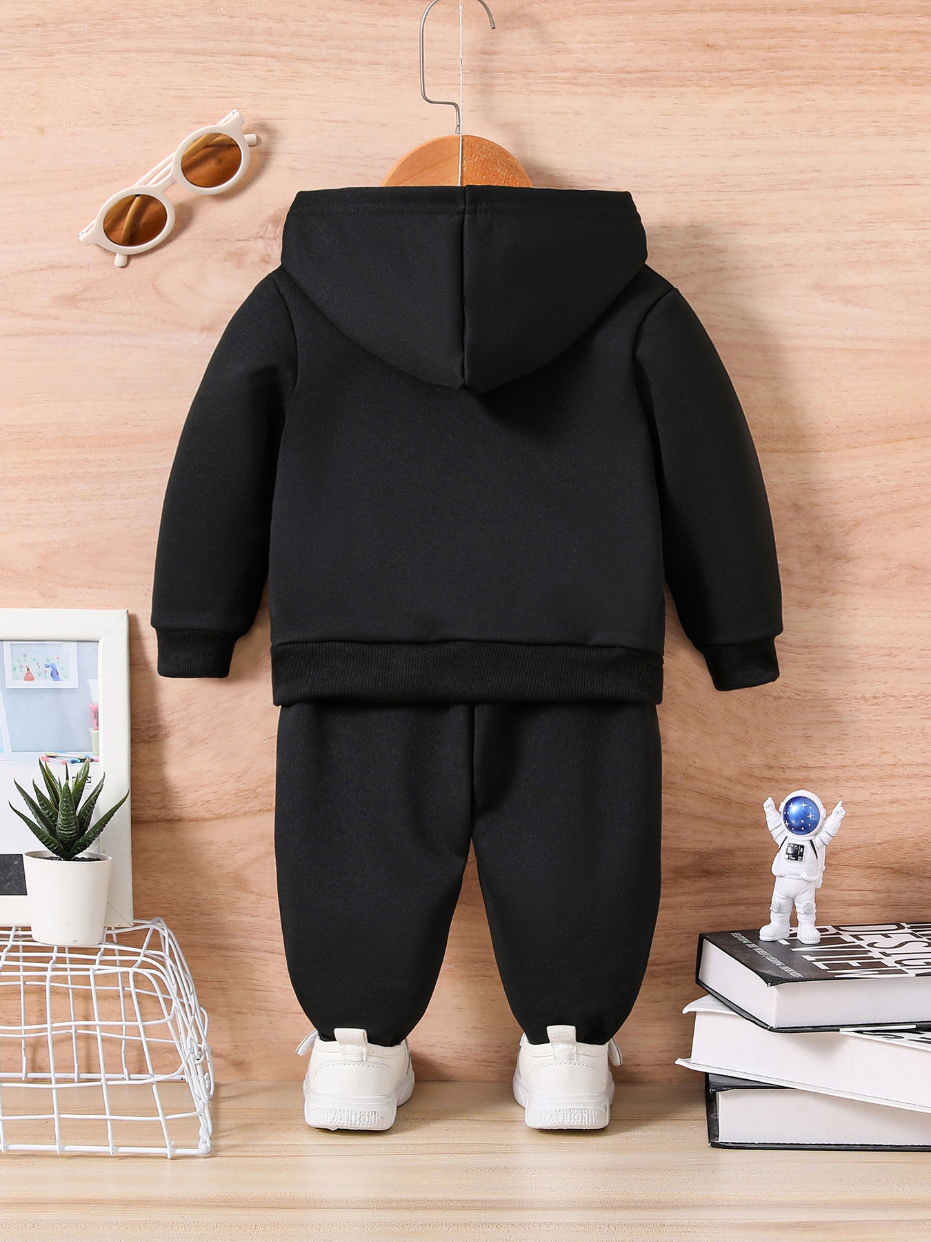 MOMSTAG 2pcs Boy's Football Print Hoodie + Pant Set