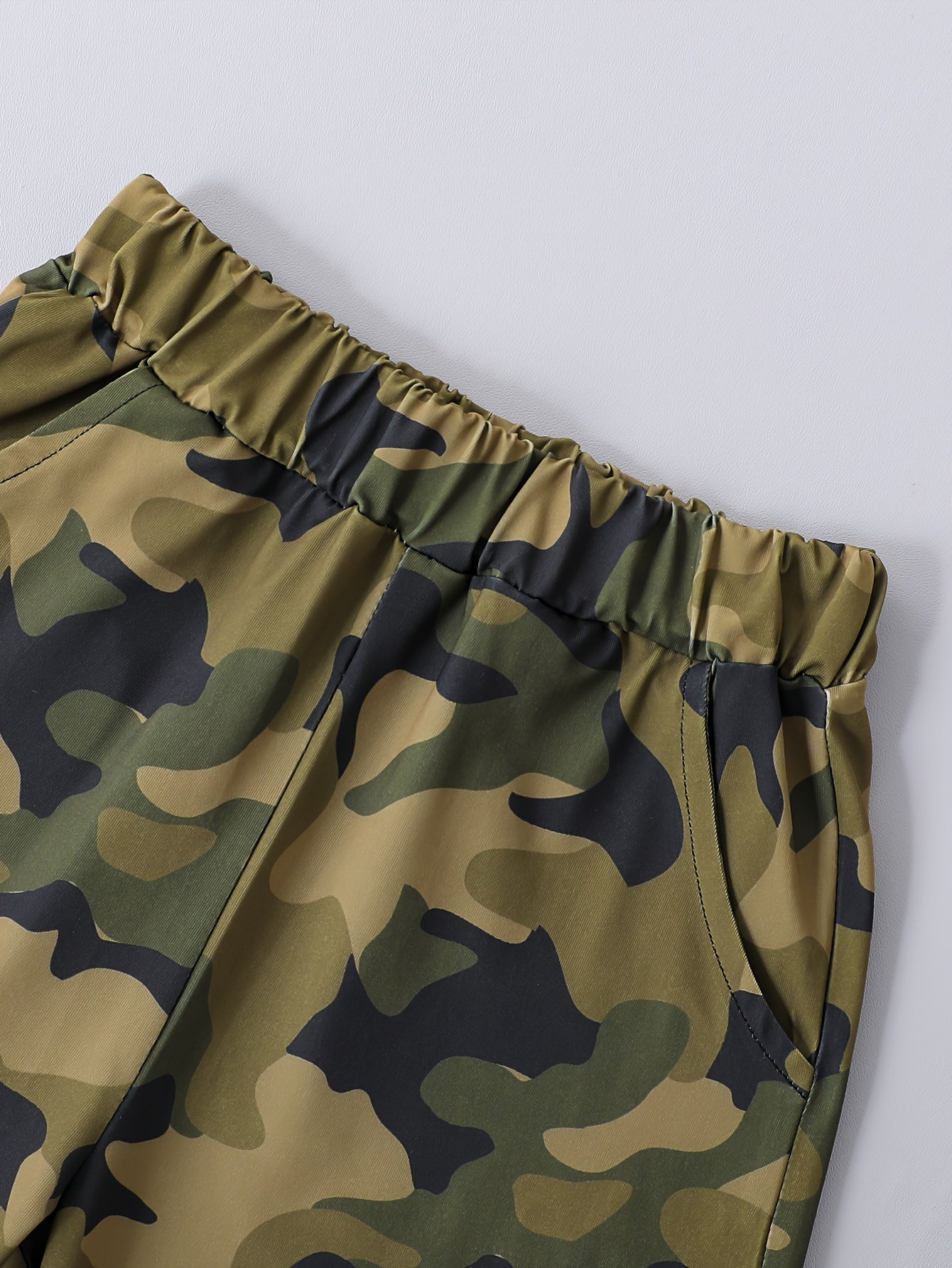 2pcs Boys Casual T-shirt & Camouflage Shorts Set